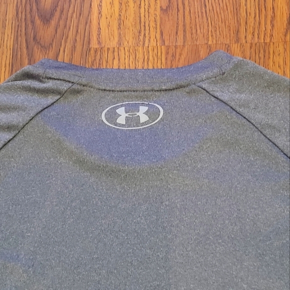 Under Armour UA Performance T-shirt Mens Small Loose Fit Gray Flad Logo - Picture 5 of 5